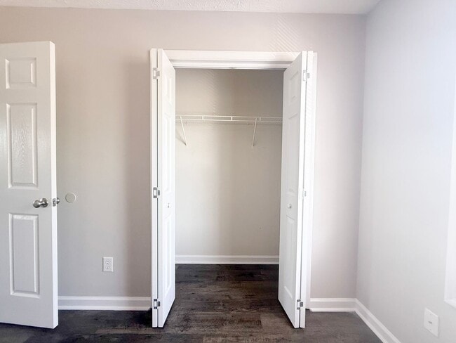 Building Photo - 480 W 4th St