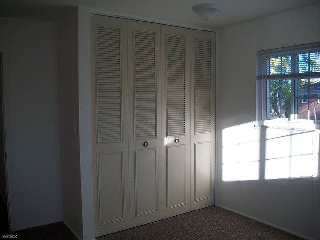 Building Photo - 2 br, 1 bath Apartment - Orchard Manor