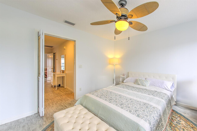 Building Photo - 4949 N Hwy A1A