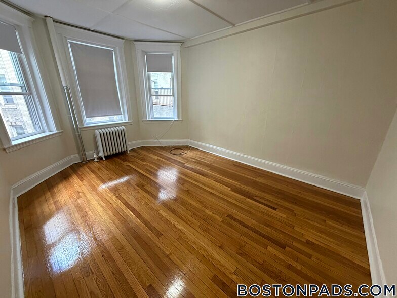 Building Photo - 1179 Boylston St