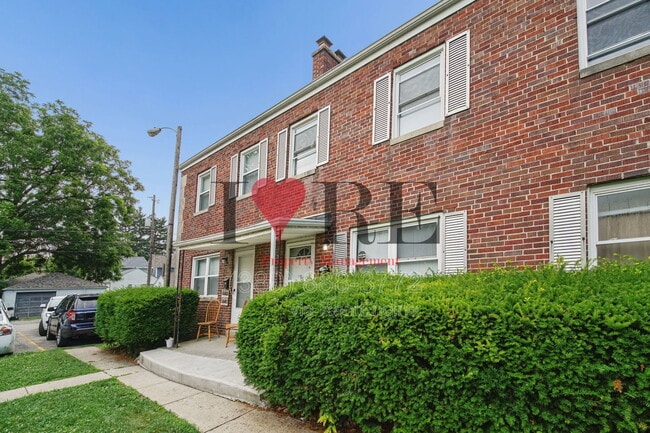 Building Photo - 338 S Chase Ave