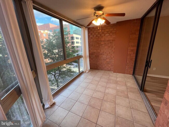 Building Photo - 1024 N Utah St