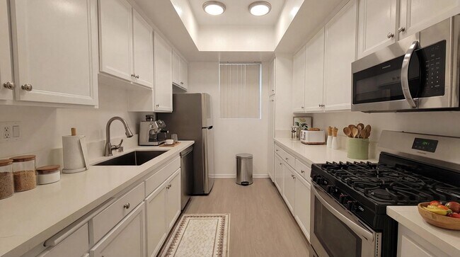 Interior Photo - 1730 Colby Ave