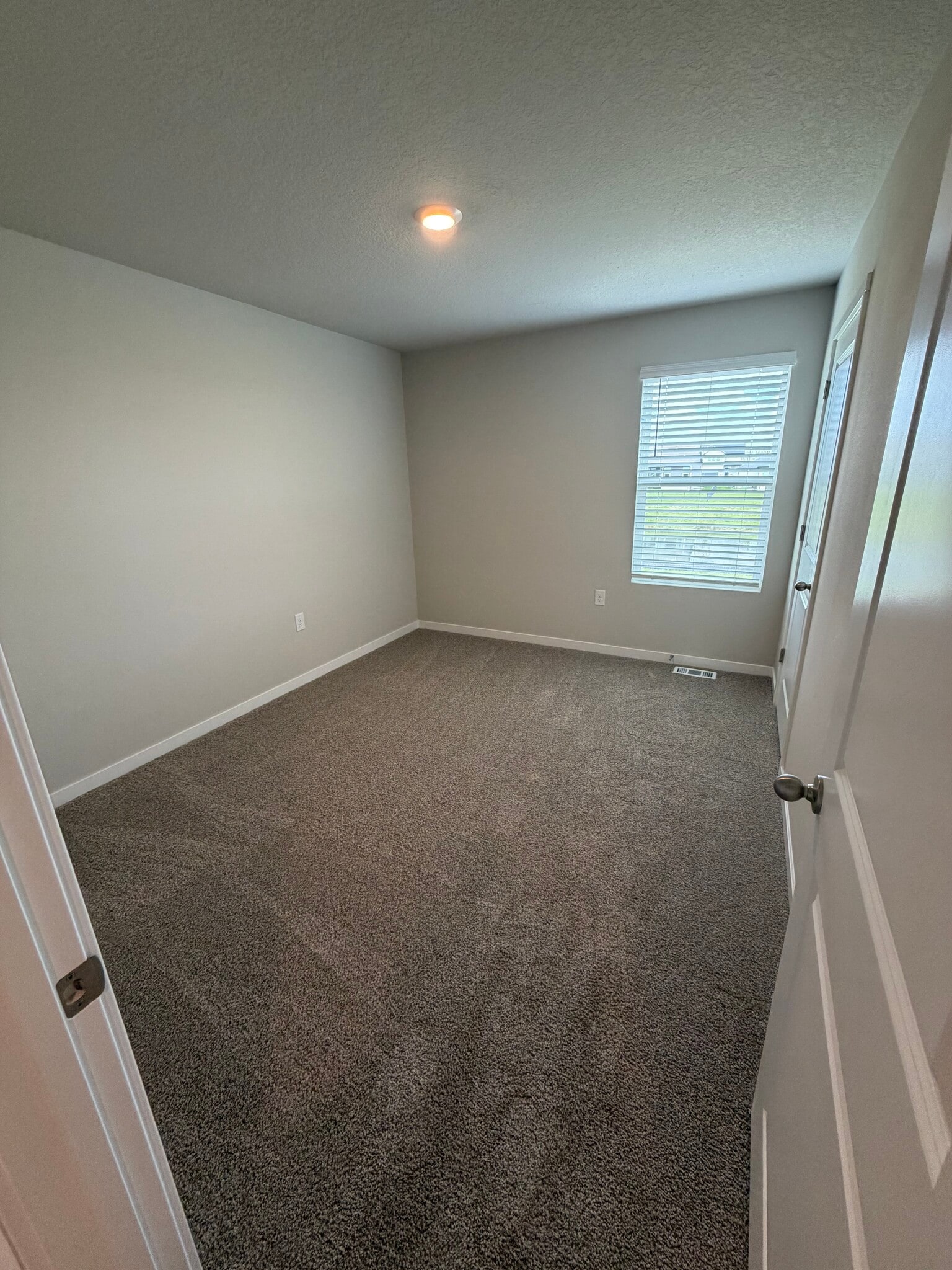 Building Photo - 17021 Persimmon Ln
