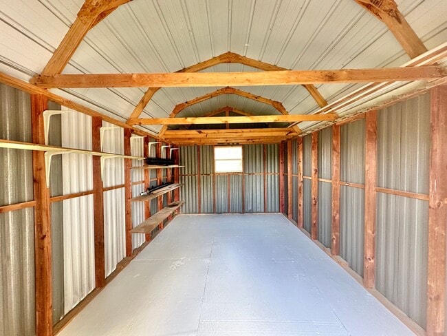 Building Photo - Discover the charm of this 3 bed 2 bath exquisite home!