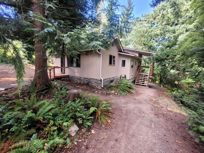 Building Photo - Cabin Style Home, 2 Bedroom - Bellingham, Toledo St
