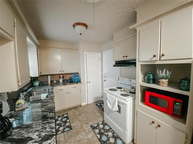 Building Photo - 208 Thompson Dr