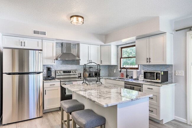 Building Photo - 6832 Woodmeadow Dr