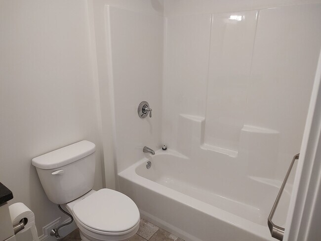 Building Photo - 10 Franklin Ave