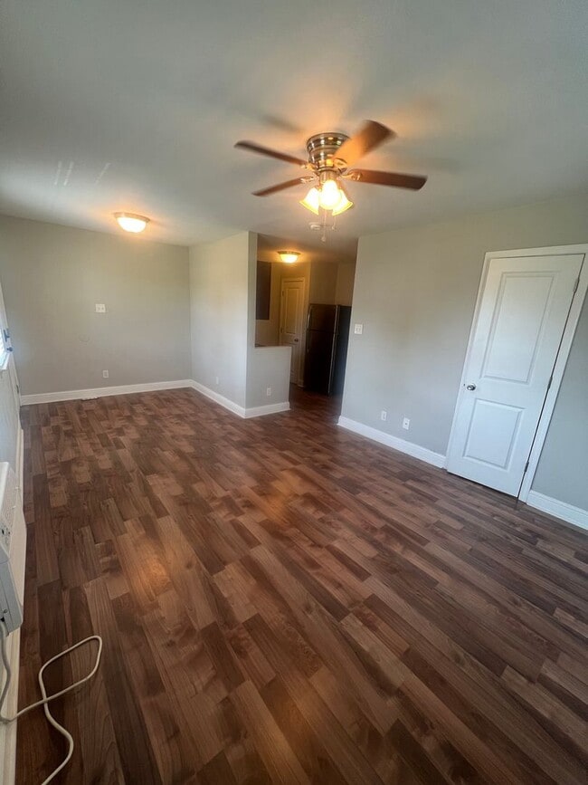 Building Photo - 1BD/1BA in Gated Complex