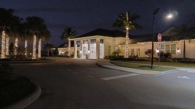 Building Photo - 1204 SE Woodbine Rd