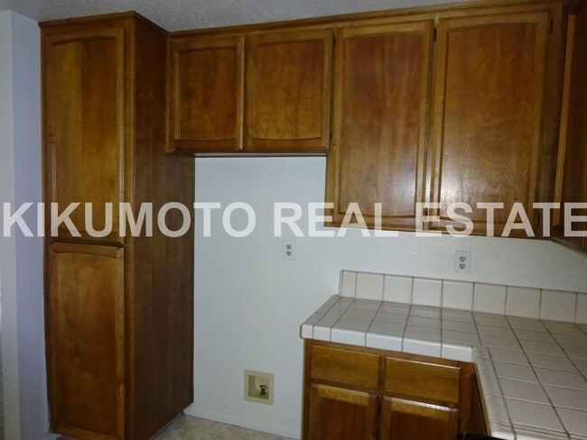 Building Photo - 3 Bedroom, 2 Bath, 2 Car garage in the Poc...
