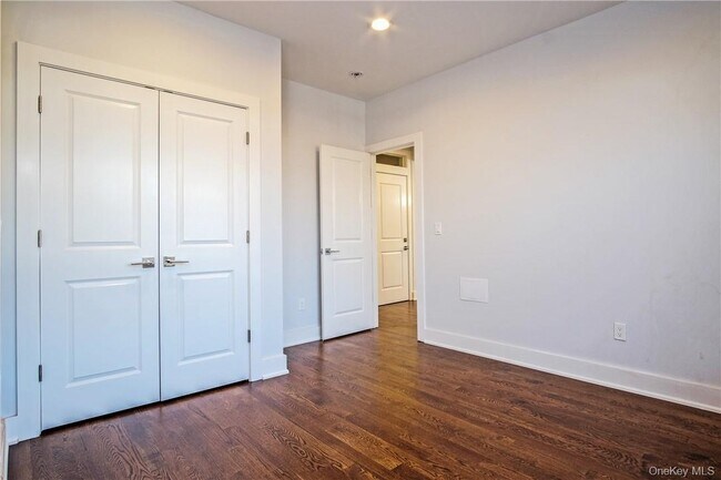 Building Photo - 266 Mamaroneck Ave