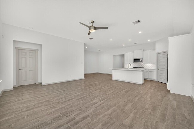 Building Photo - 29215 Pikes Peak Dr