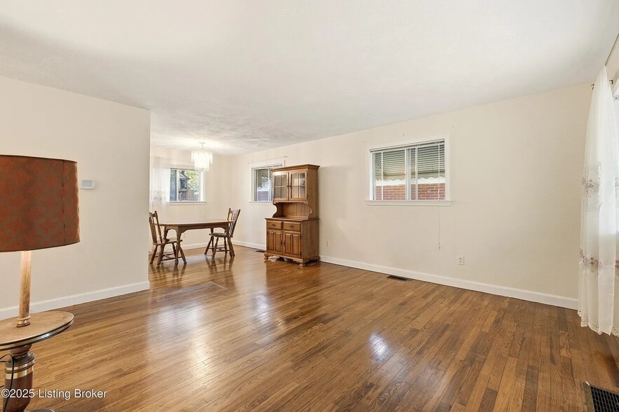 Building Photo - 415 N Hite Ave