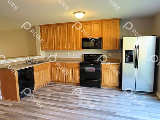 Building Photo - 221 Whitestone Dr NE