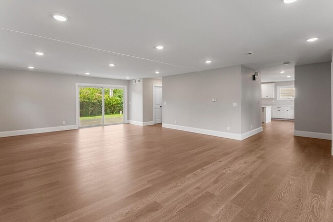 Building Photo - Four bedroom executive rental available no...