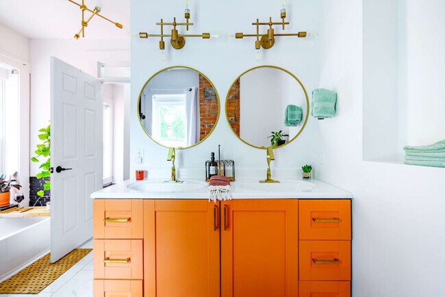 Building Photo - 98 Brickel St