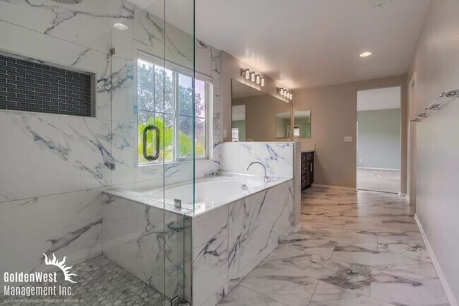 Building Photo - Stunning  5Bdm 3.5Ba  Home with Private Backyard in Prime Location of Oceanside!