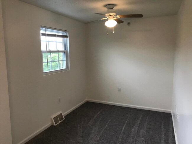 Building Photo - 112 Rockwood Ave