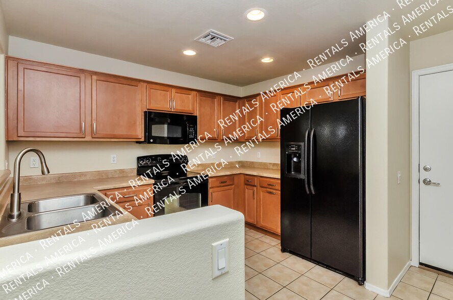 Building Photo - 10645 E Singing Canyon Dr