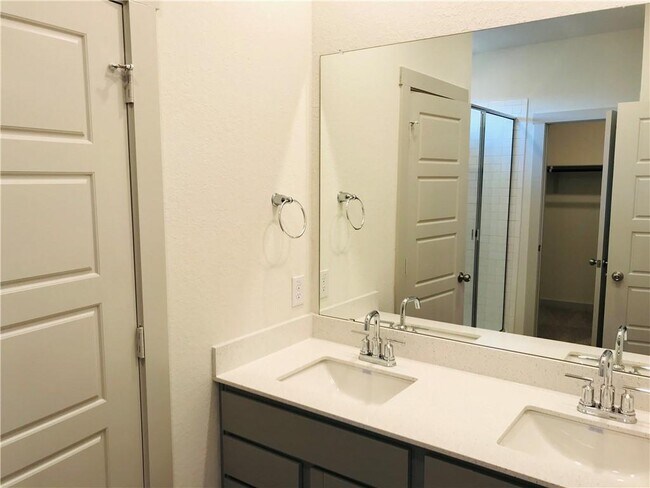 Building Photo - 14204 Mcarthur Dr