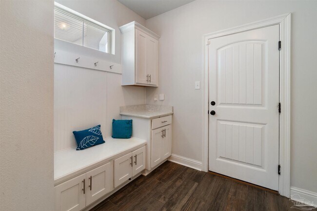 Building Photo - 4807 Foxtail Palm Dr