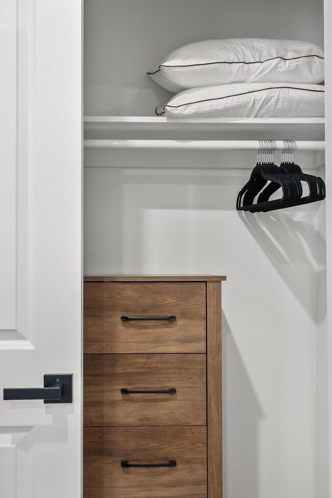 Building Photo - Luxurious 3-Bedroom Townhome in Point Breeze! Available NOW!