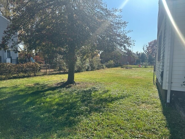 Building Photo - 4915 Tecumseh St