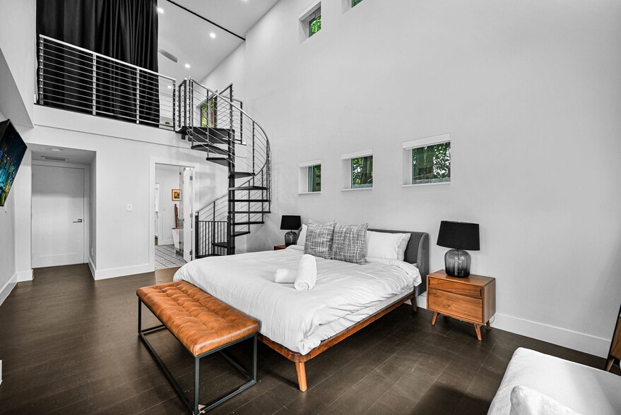 Building Photo - 150 NE 50th Ter