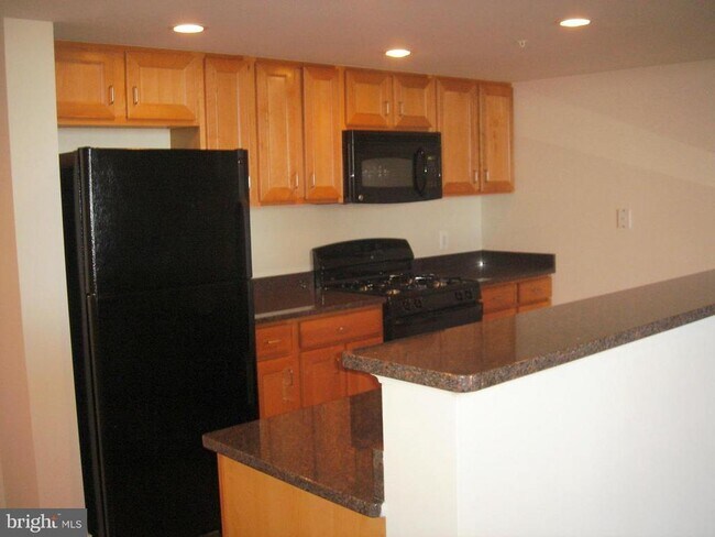 Building Photo - 414 Water St