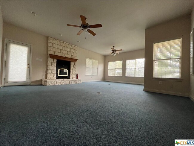 Building Photo - 808 Rose Way