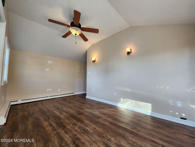 Building Photo - 43 Shoreland Terrace