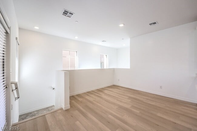 Building Photo - 600 N Carriage Hill Dr