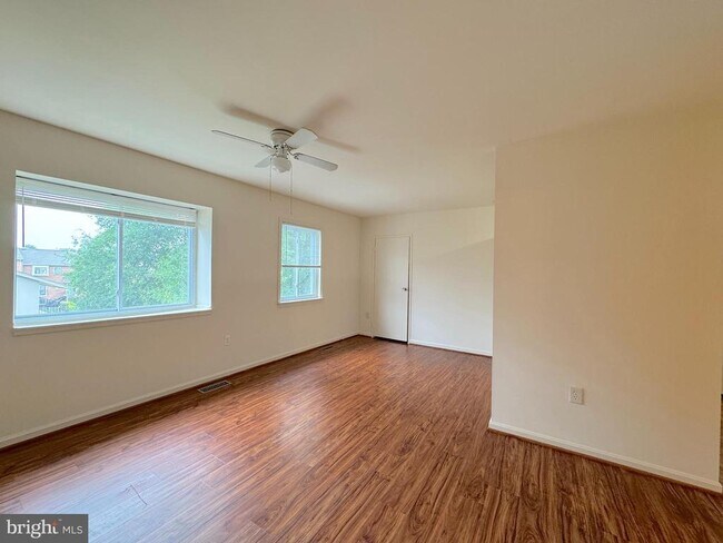Building Photo - 4645 Logsdon Dr