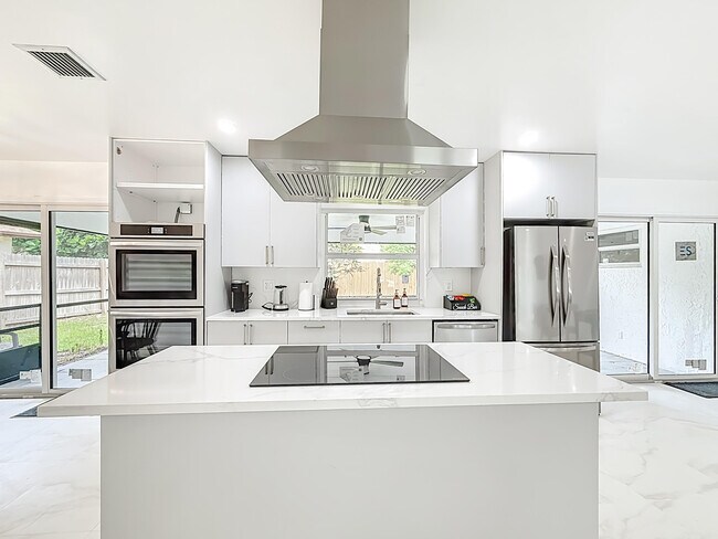 Building Photo - 635 Kingbird Cir