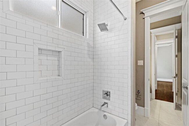 Building Photo - 428 W 26th St