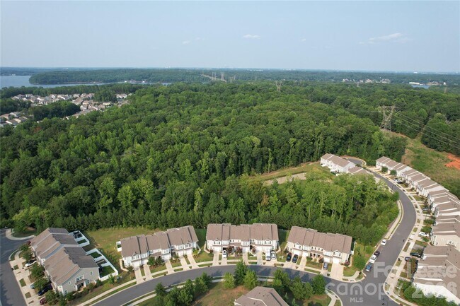 Building Photo - 626 Altamonte Dr