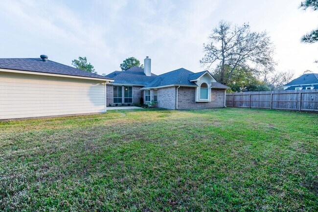 Building Photo - 4BR SFR • Walk-In Pantry • Fenced Yard in Coventry