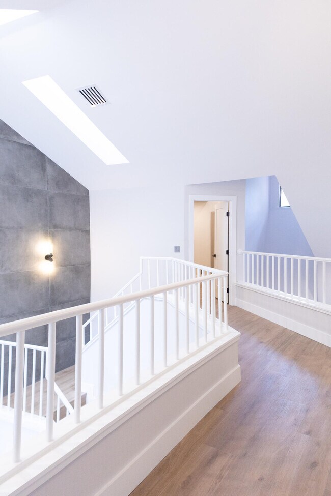 Building Photo - 2435 Windsor Way Ct