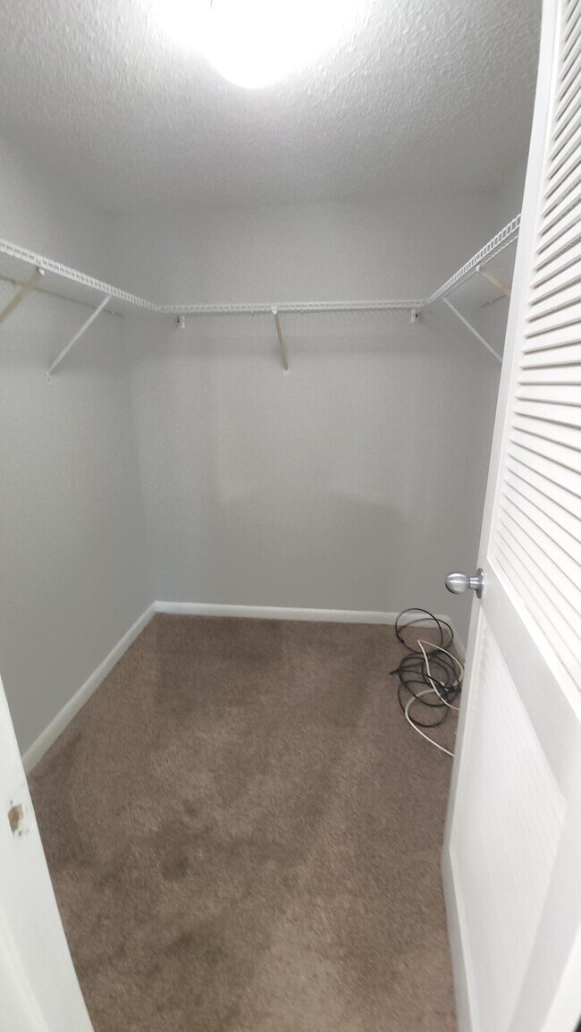 Building Photo - 820 Lavers Cir