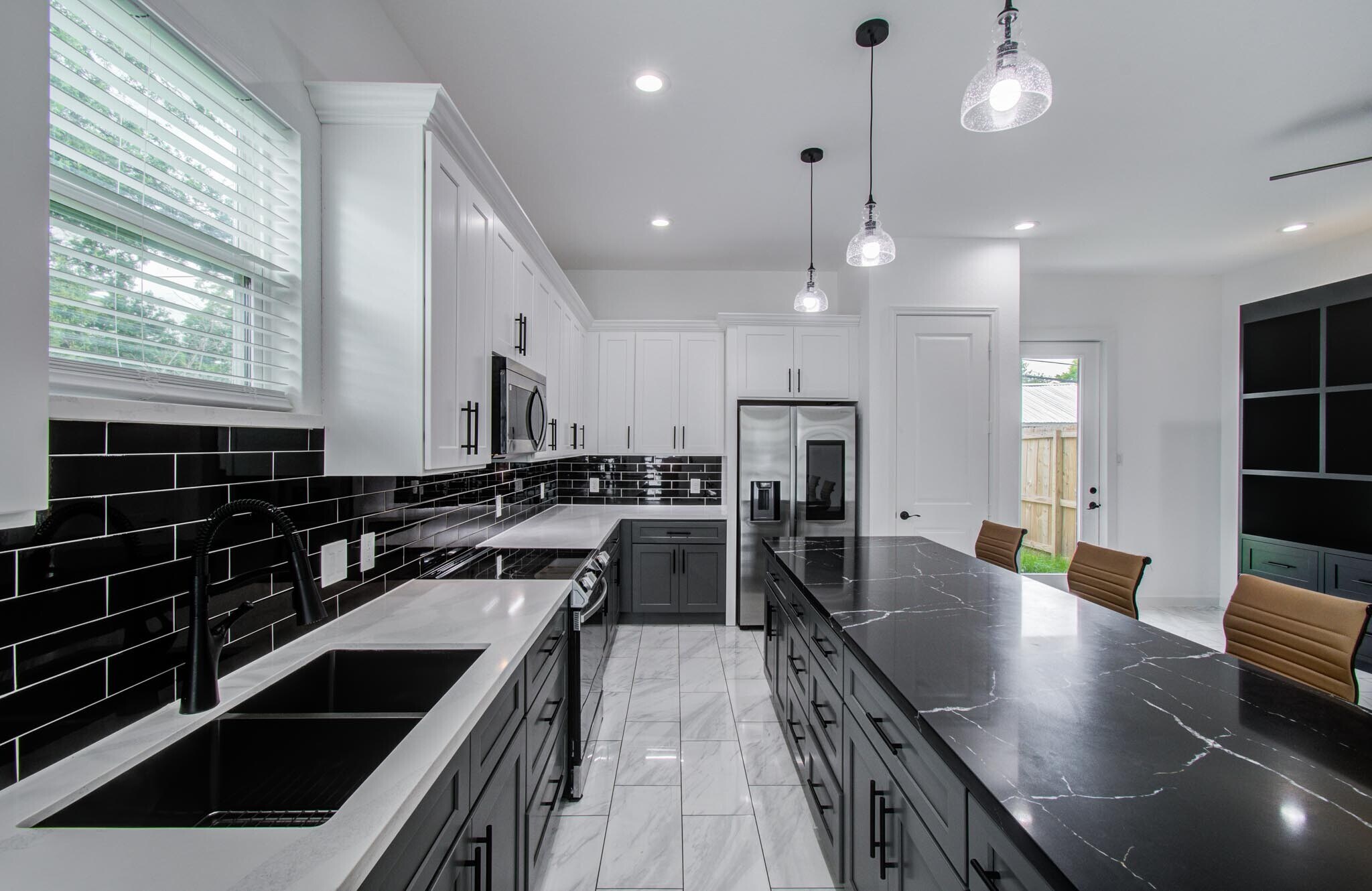 Building Photo - 5905 Crest Ct