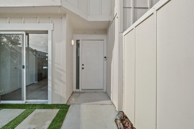 Building Photo - 6230 Riverwalk Ln