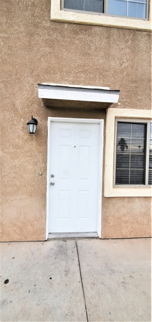 Building Photo - 701 E. 4th St.