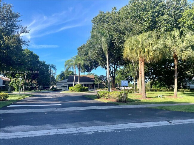 Building Photo - 702 Gardens Dr