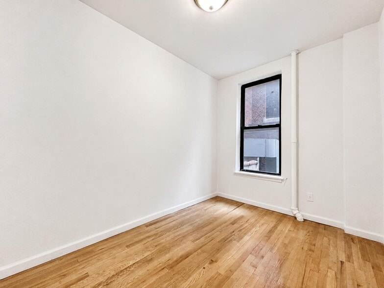 Building Photo - 401 E 68th St
