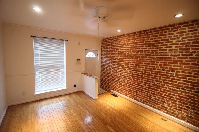 Building Photo - Gorgeous 2bd/1.5 ba Canton townhome. OSP, CAC, W/D and more! Available 3/13