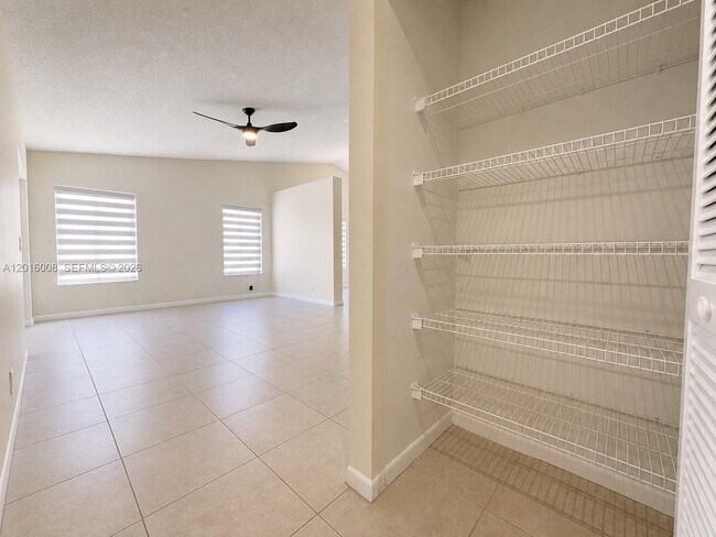 Building Photo - 854 San Remo Dr