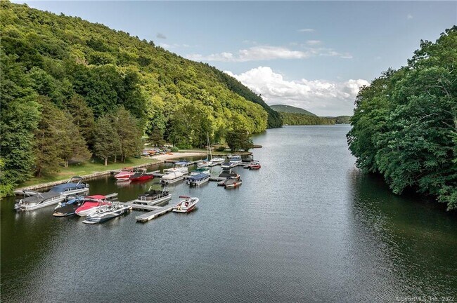 Building Photo - 8 Cedar Point Dr