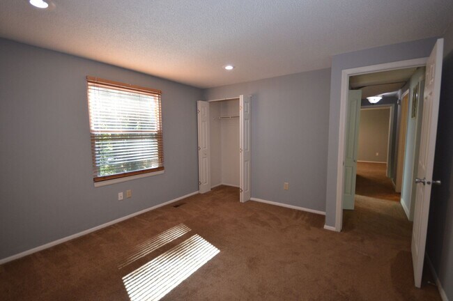 Building Photo - 104 Smokehouse Ln